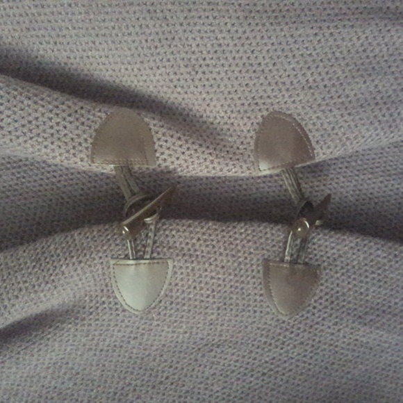 Ferand Grey Shawl with Front  Button Closure, Size Medium - Picture 3 of 8